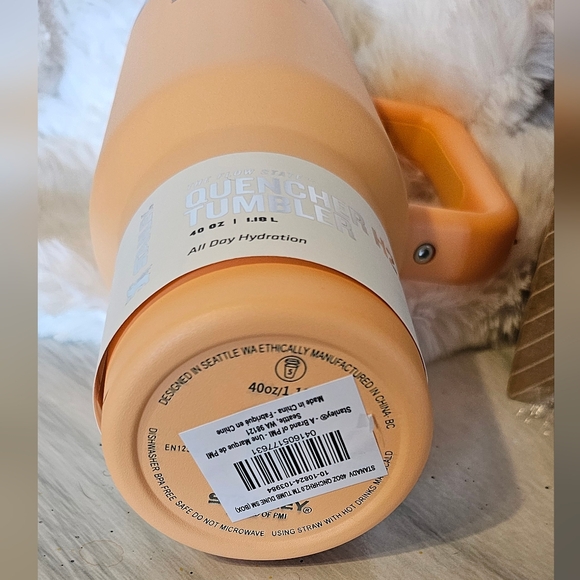 Stanley Quencher 40oz Flowstate Tumbler - Picture 3 of 6